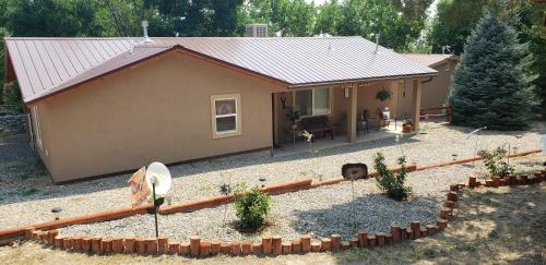 Grizzly Roadhouse Bed and Breakfast in Cortez, USA
