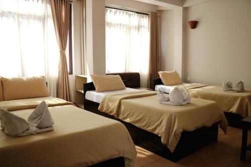 room detail thumbnail 2