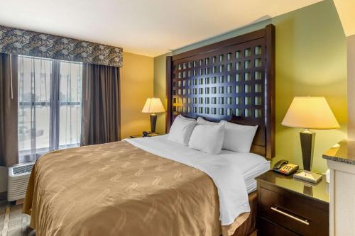 ควอลิตี้ สวีท เชอร์แมน (Quality Suites Sherman) in เชอร์แมน (TX)