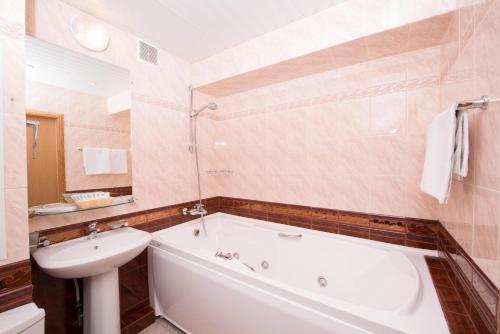 MosUz Centre Hotel - image 12