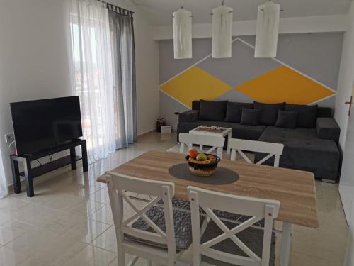  Apartman Lorna, Pension in Turanj