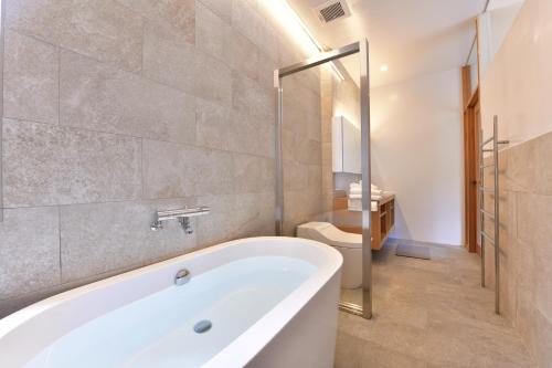 Shower, kanusuba zamami in Zamami