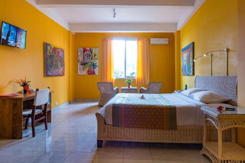 room detail thumbnail 1