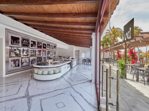 บริการและสิ่งอำนวยความสะดวก, แบลลู คลับ (BelleVue Club) in อัลกูเดีย