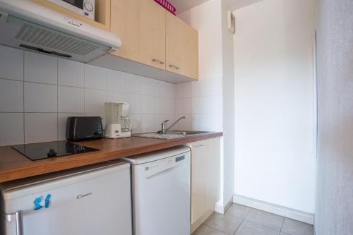 One-Bedroom Apartment image 2