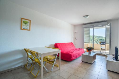 One-Bedroom Apartment image 3