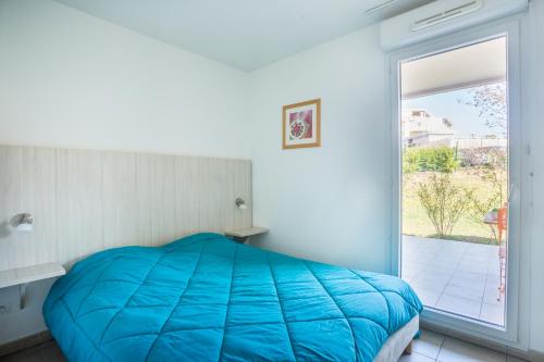 One-Bedroom Apartment image 6