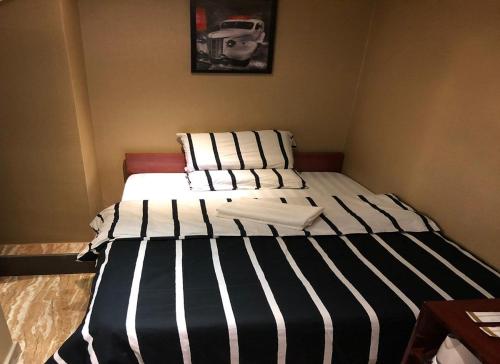 Standard Double Room image 8