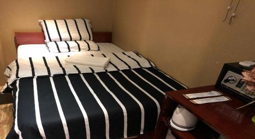 Standard Double Room image 5