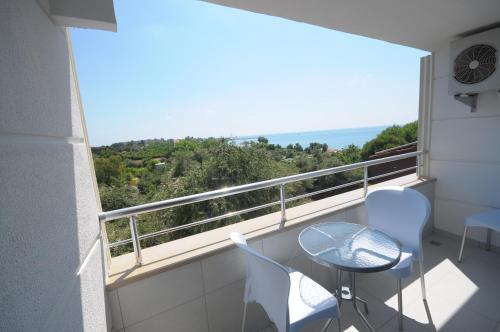 Aura Hotel - image 8