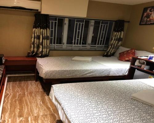 Standard Family Room image 8