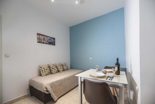 Stegna Bay Apartment - image 3