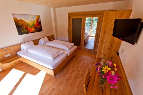 Family Room (2 Adults + 2 Children)