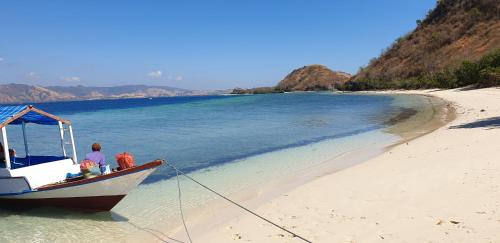 해변, Riung Guesthouse in 낭아메세