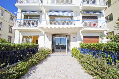 Attrezzature e servizi, PROMENADE HOLIDAY - SUFFREN BEACH in Fabron