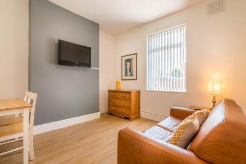 Picture of Spacious One Bed Apartment With Parking Close To City Centre