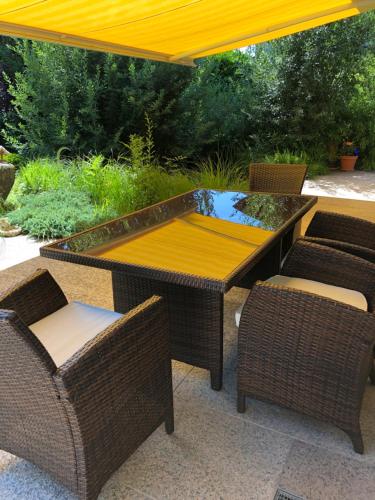 Moderne helle Wohnung (120 qm) mit großem Garten