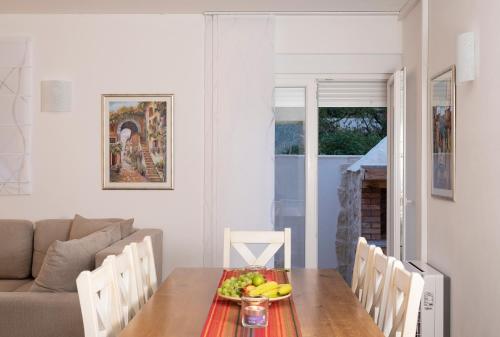 Villa Village Idylle with pool sauna jacuzzy and private parking garden - image 14