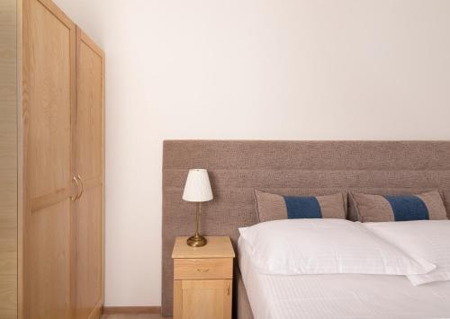 Villa Village Idylle with pool sauna jacuzzy and private parking garden - image 4