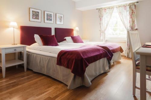 2 twin beds