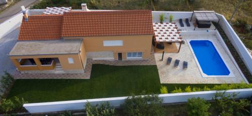 Villa Village Idylle with pool sauna jacuzzy and private parking garden - image 3