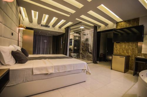 2 bedrooms, 3 beds