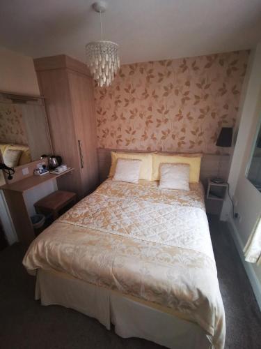 Double Room image 10