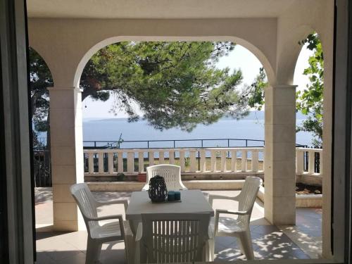  Apartments by the sea Pisak, Omis - 4278 in Mimice