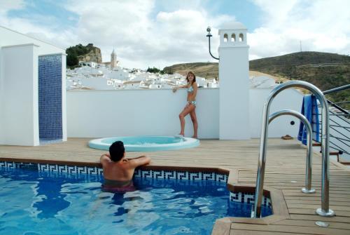 Swimming pool, Apartamentos Ardales Premium in Ardales