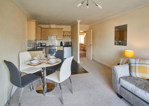 Host & Stay - The Holt