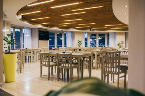 211588016 Maran Suites & Towers
