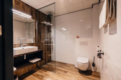 Bathroom, Hotel Hoogeveen in Hoogeveen