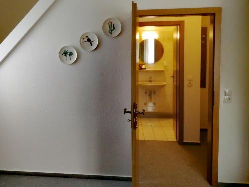 淋浴間, Hotel & Gasthaus Zum Domkreuger in 瓦爾蒐德