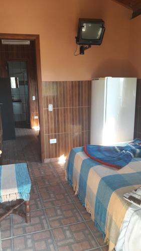 1 double bed, 2 twin beds