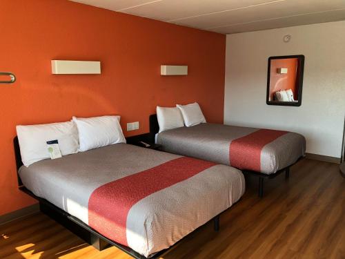2 double beds