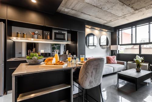 Bar/lounge, Pierce Boutique Apartments by Simplissimmo near Atwater Market