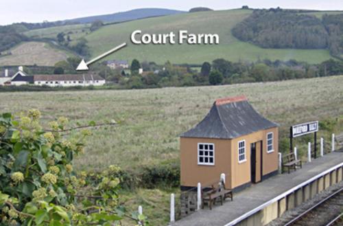 Court Farm Holiday Bungalows Ltd