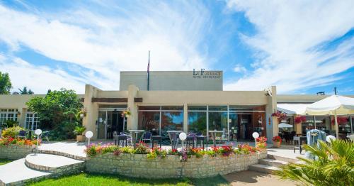 . Logis Hôtel & Restaurant Le Fleurance