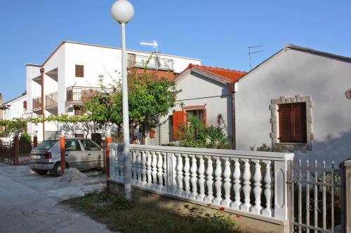 Apartments with a parking space Sabunike Zadar - 5822