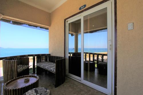 Deluxe Double or Twin Room image 3