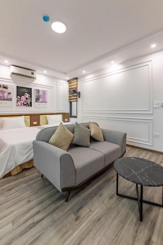 EVEREST HOTEL near So Crossroad