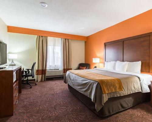 Econo Lodge Inn & Suites East Houston I-10