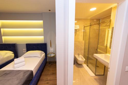 Light Hotel, Тирана (фото 11)