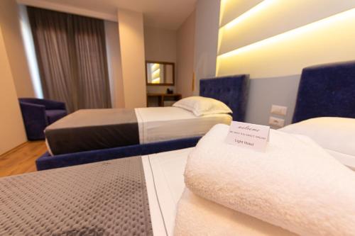Light Hotel, Тирана (фото 10)