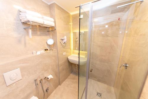 Light Hotel, Тирана (фото 6)