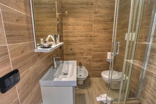 Double Room image 2