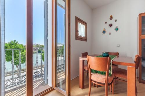 Fantastico apartamento con vistas Calle Betis, Sevilla (Foto 2)