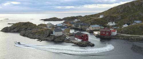 Holiday in the former fishing factory Arntzen-brygga