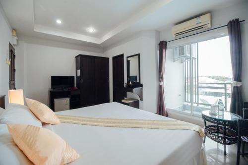 room detail thumbnail 1