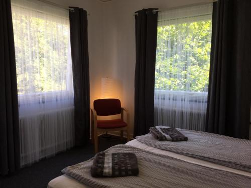 2 twin beds
